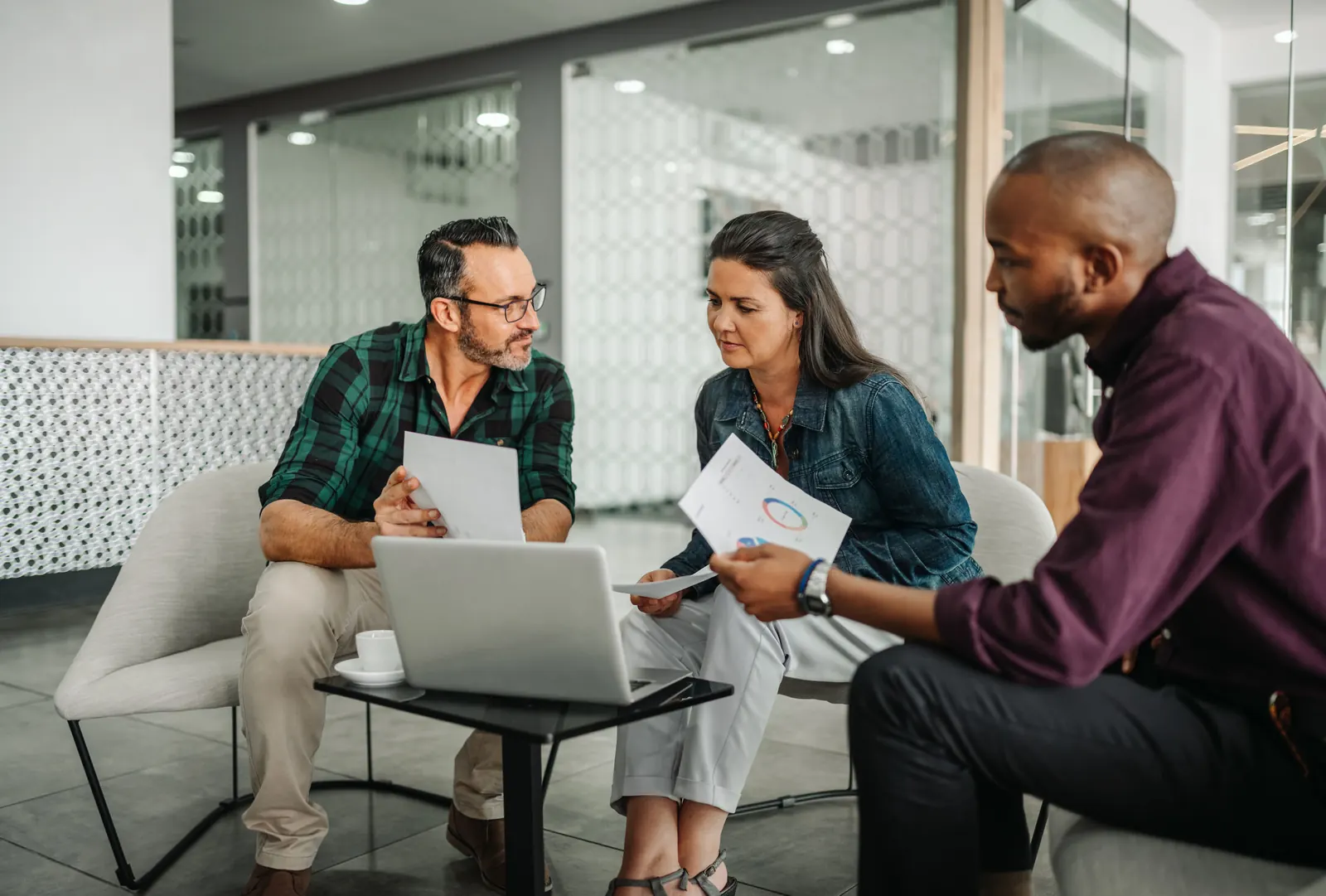 Investors meeting with an advisor